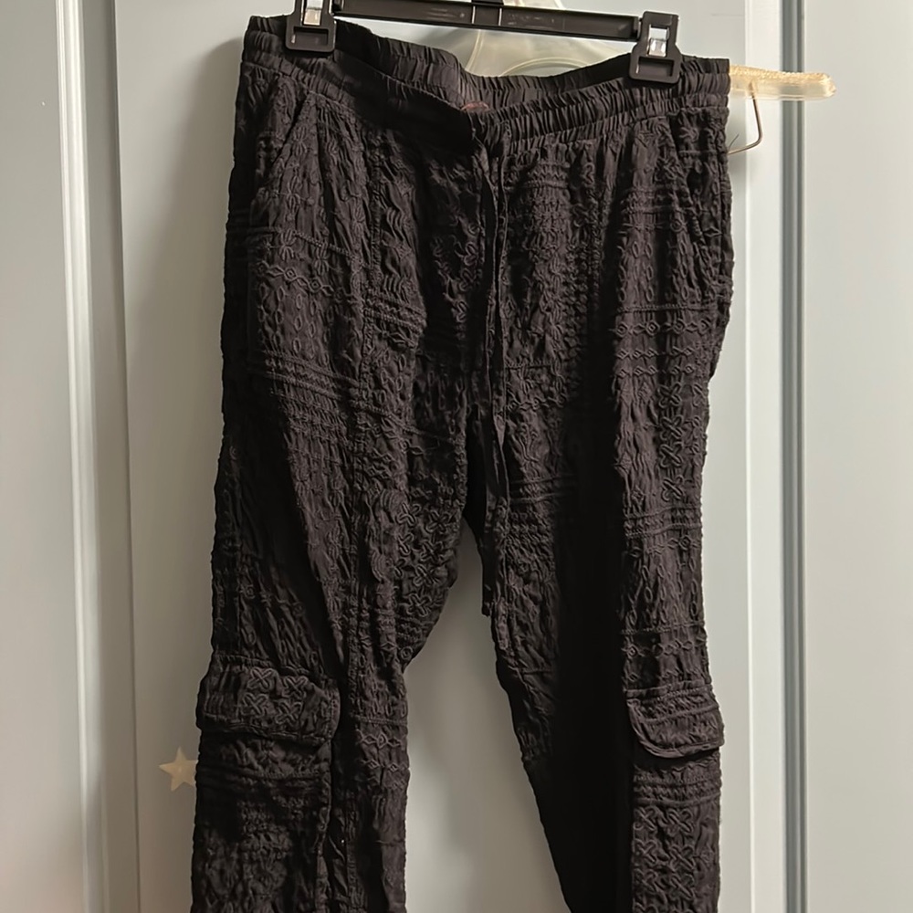 Hello 👋 you looking at johnny was beautiful black pants!